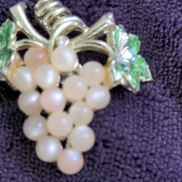 Vintage Style Grape Cluster - Picture 5 of 6